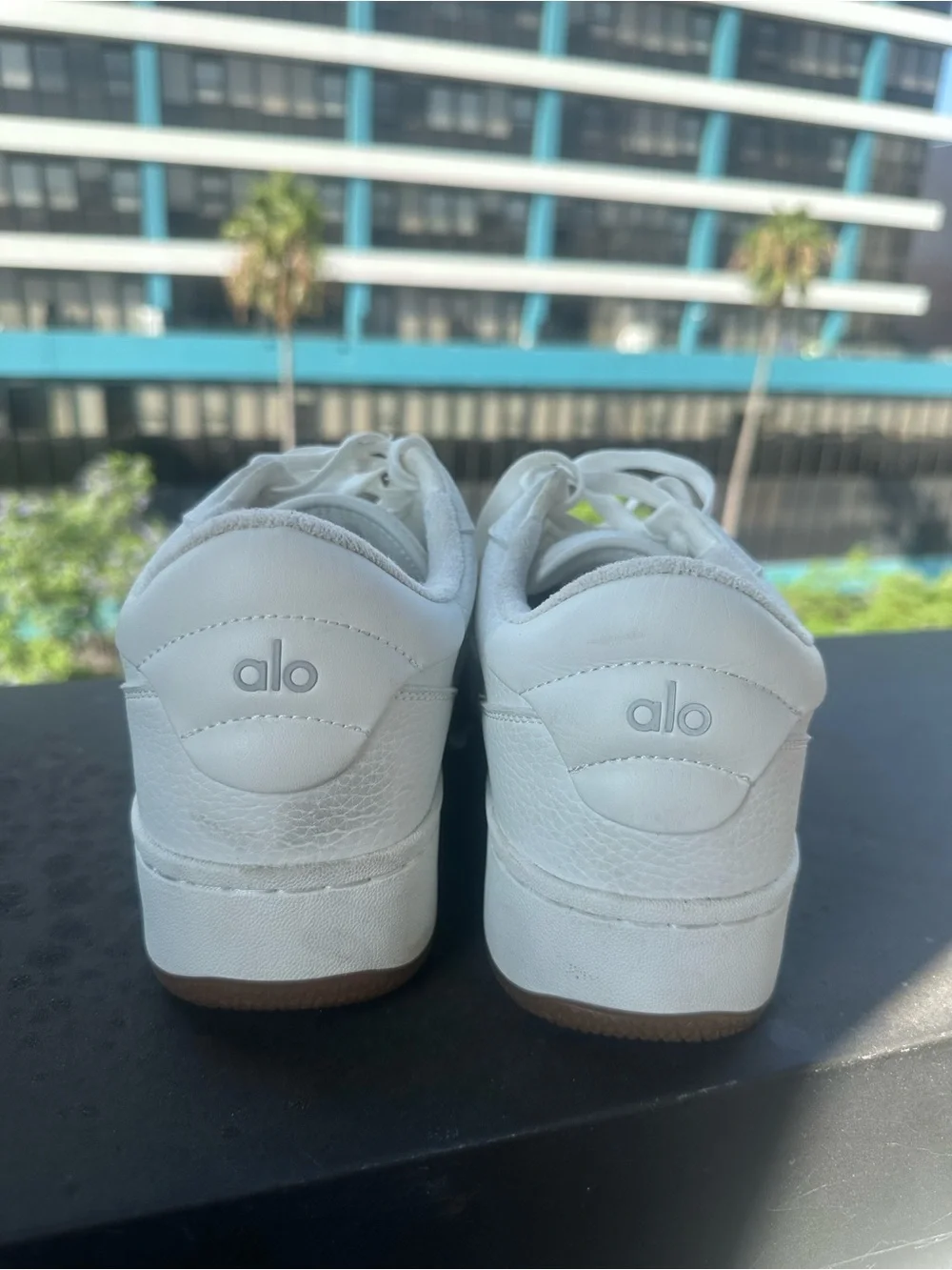 ALO Yoga White Recovery Sneakers | Size 9W
